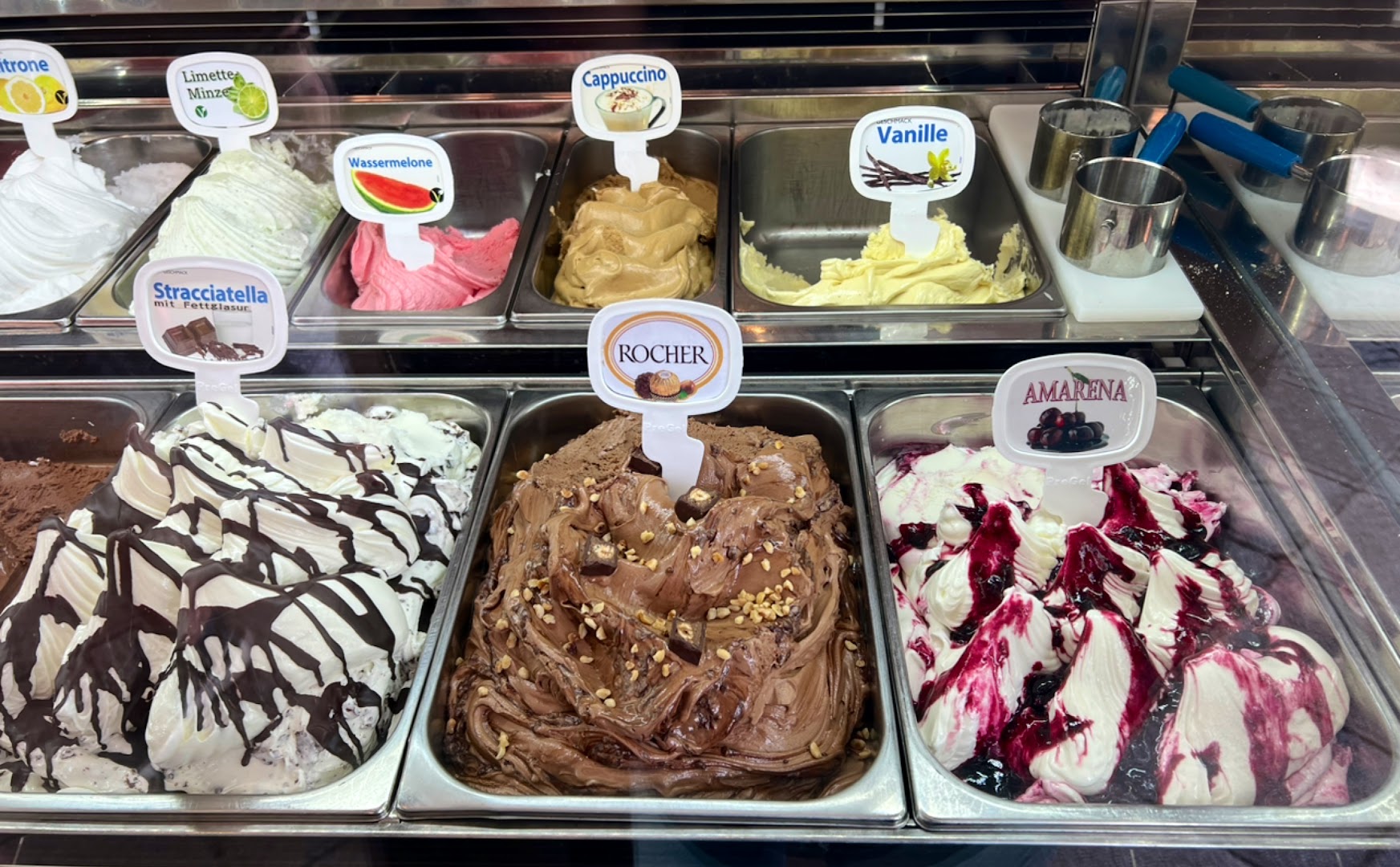 Eissorten in der Cortina-Theke